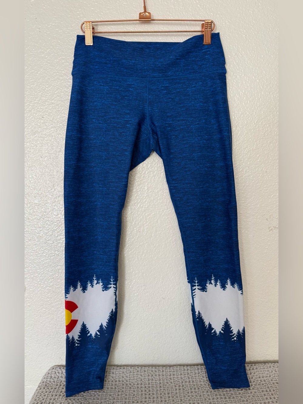Aksels Women’s Blue Forest-Print Leggings with Colorado Accent size M